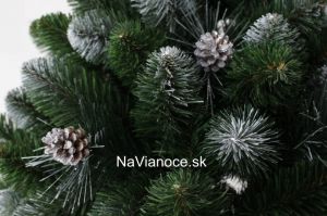 biely vianoèný stromèek so šiškami
